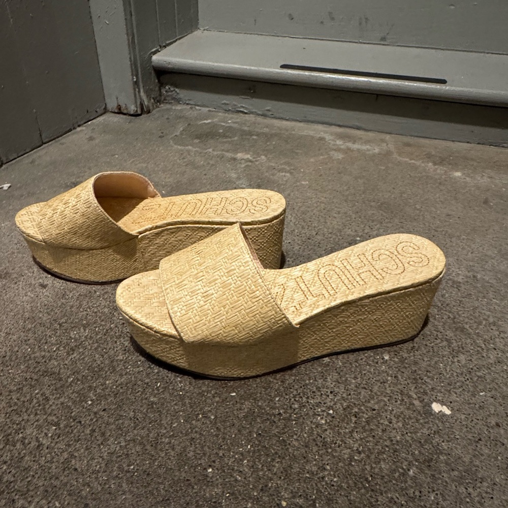 Schultz woven platforms